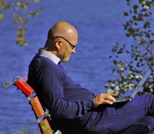 Program på din egen dator, för- och nackdelar + Du har full kontroll och ägande över din forskning + Sekretess- och personuppgifter, lättare att