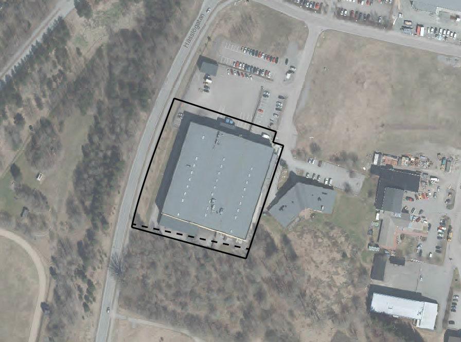 PLANBESKRIVNING Planområde (svart linje) med tillkommande area (nedanför streckade linjen). Gränsdragningarna är ungefärliga.