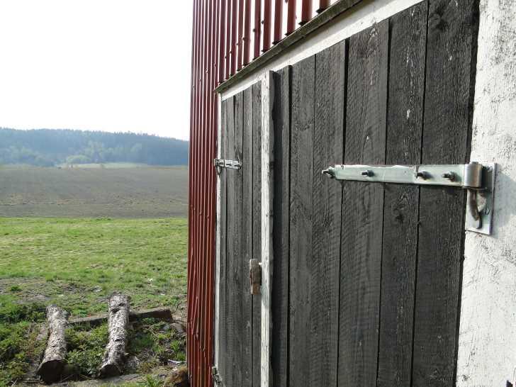 LADUGÅRD Ladugård uppförd 1912. Träkonstruktion med träfasad och eternittak. Både fasad och tak är till stor del täckt av plåt. Byggnaden har en taxerad byggnadsyta om 294 m².