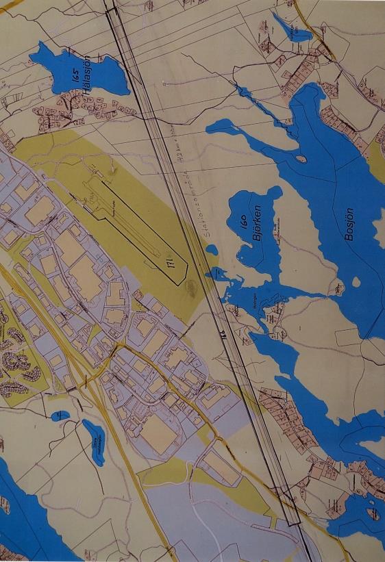 Flygplatsförening hänvisar till tidigare skrivelser och påtalar att det finns höjdrestriktioner inom en två kilometers radie för flygplatsen som behöver beaktas.