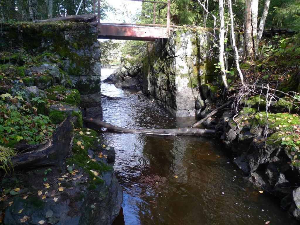 3.2.6 Storsjödammet Figur 6. Storsjödammet i Norrån 20150925. Bedömt referensförhållande för uppströms fiskvandring Forsen vid dammläget bedömdes ha en relativt låg lutning.