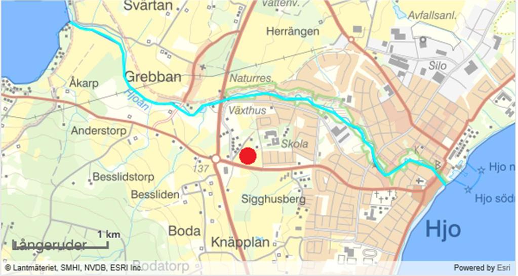 14 DAGVATTENUTREDNING Figur 6. Karta som visar planområdets recipient Hjoån (ljusblått) samt planområdets lokalisering (röd prick). Källa: VISS. 2.
