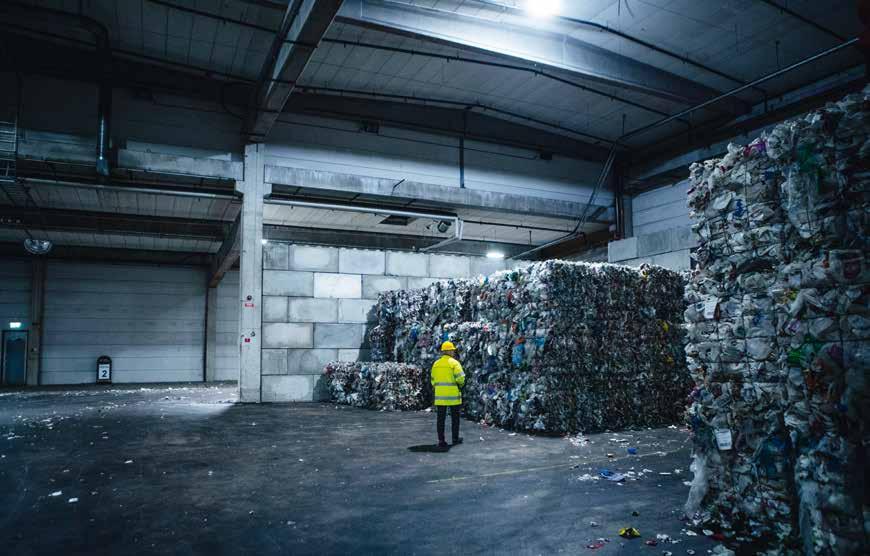 PLAST Cirkeln sluts I maj öppnade Europas största plast återvinningsanläggning, N i Motala. Det är här plastförpackningarna vi lägger i den gröna återvinningscontainern hamnar.