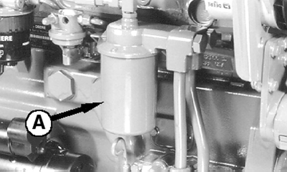 Byte av motorolja och oljefilter Motorolja och oljefilter måste bytas samtidigt enligt följande schema. Bytesintervall: Se Underhållsschema. Dränering av motorolja FÖRSIKTIGT!