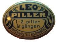 Ibland satte vi t ex ett streck i en pappmall, och denna skulle då rymma 30 piller upp till strecket. Stig Nylén beskriver perioden 1921 1927 för AB Leo som en delvis mycket plågsam uppväxttid.
