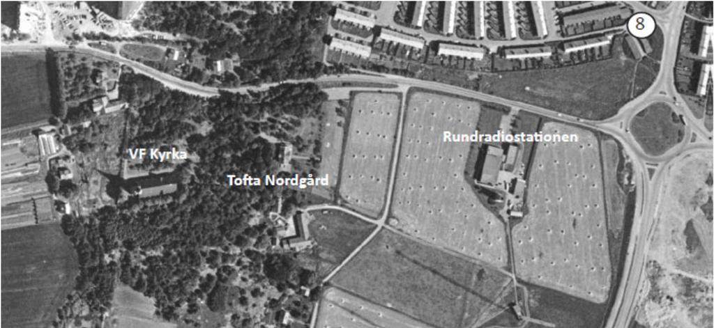 Ortofoto från 1960-talet. I väster höjdryggen Toftaåsen, norr om Radiovägen fortsätter åsen med namn Järnbrottsskogen. Västra Frölunda kyrka och kvarvarande del av Tofta Nordgård i nordväst.