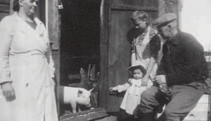 6.1941. Pappa fick kommendering till Fortsättningskriget och kyrkoherde Johannes Strömmer döpte mig och var min gudfar. Mammas syster Saimi Jauhiainen som bodde i Uleåborg erbjöd oss skydd.