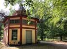 Strax där efter kommer ni till naturreservatet Bokenäs med en vacker liten bokskog. På Bokenäs bodde i början av 1900-talet zoologen Bengt Berg.