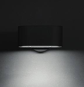 PATHINDER Utförande: Lackerad gjuten aluminium. Grå RAL 9006, svart NCS S 9000N. Bländskydd av microprisma. LED info: Systemeffekt 17W. Armaturlumen 996LM. Korrelerad färgtemperatur 3000K.