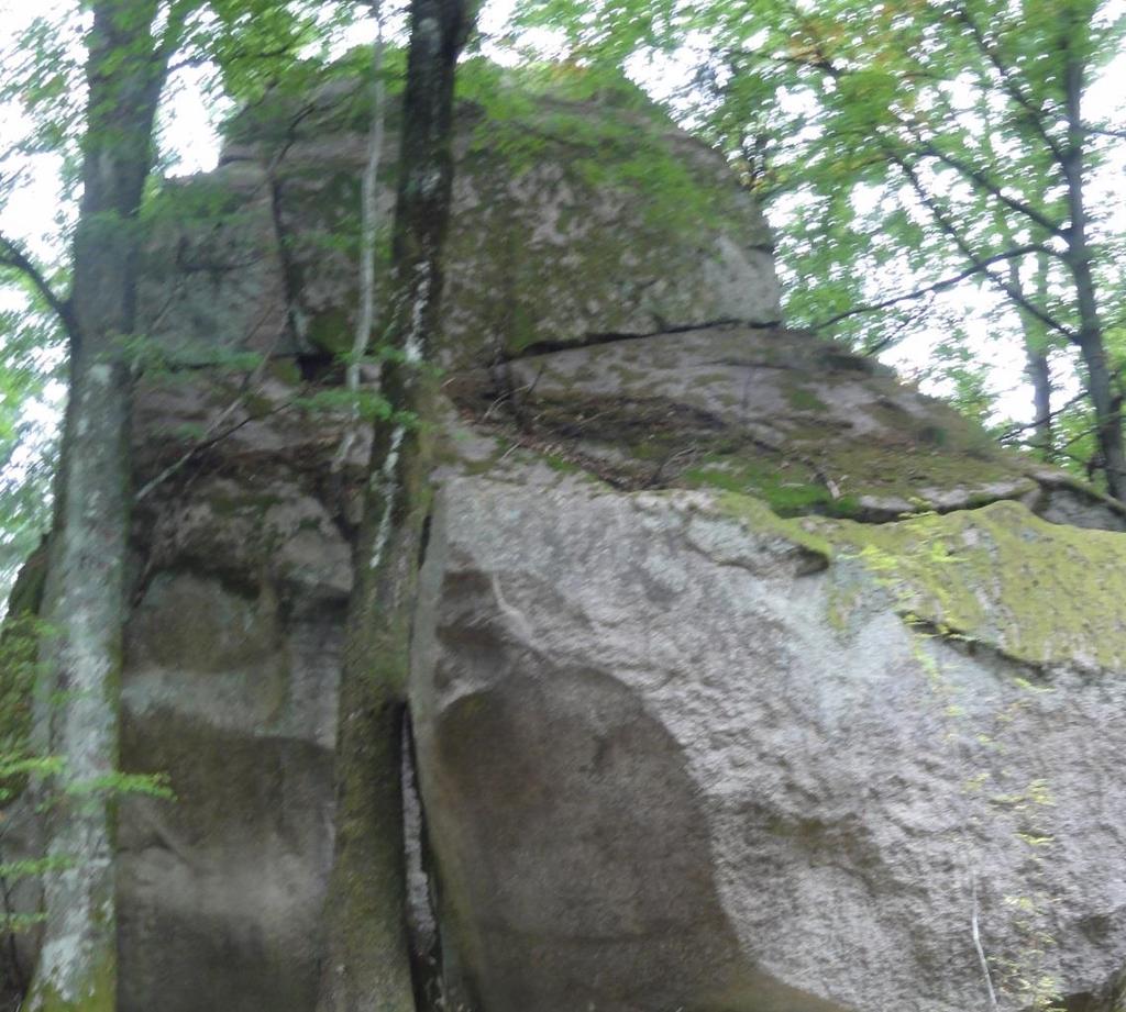 7.Skya-kyrka Naturföremål med tradition, utgörs av ett flyttblock, 10x10x10 m.