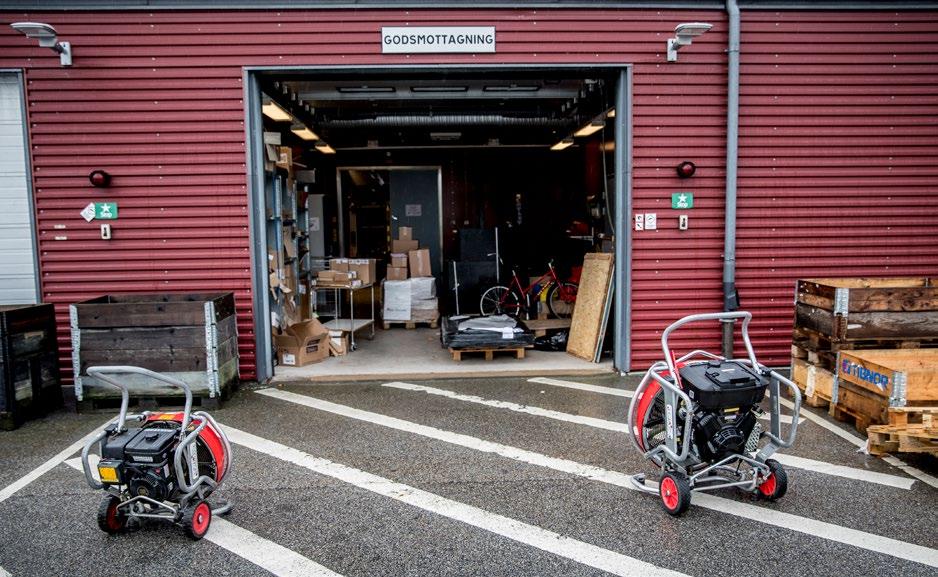 Vid trycksättning kan fläktar placeras parallellt, dvs. vid sidan om varandra, för att åstadkomma ett större tryck i utrymmet, eller för att täcka stora tilluftsöppningar, t.ex. en garageport.