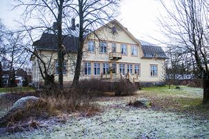 Huset är durabelt och de har inte hittat några större skador på det, vare sig när de flyttade in eller senare. Så sent som i juni i fjol gjordes en grundlig genomgång av huset.