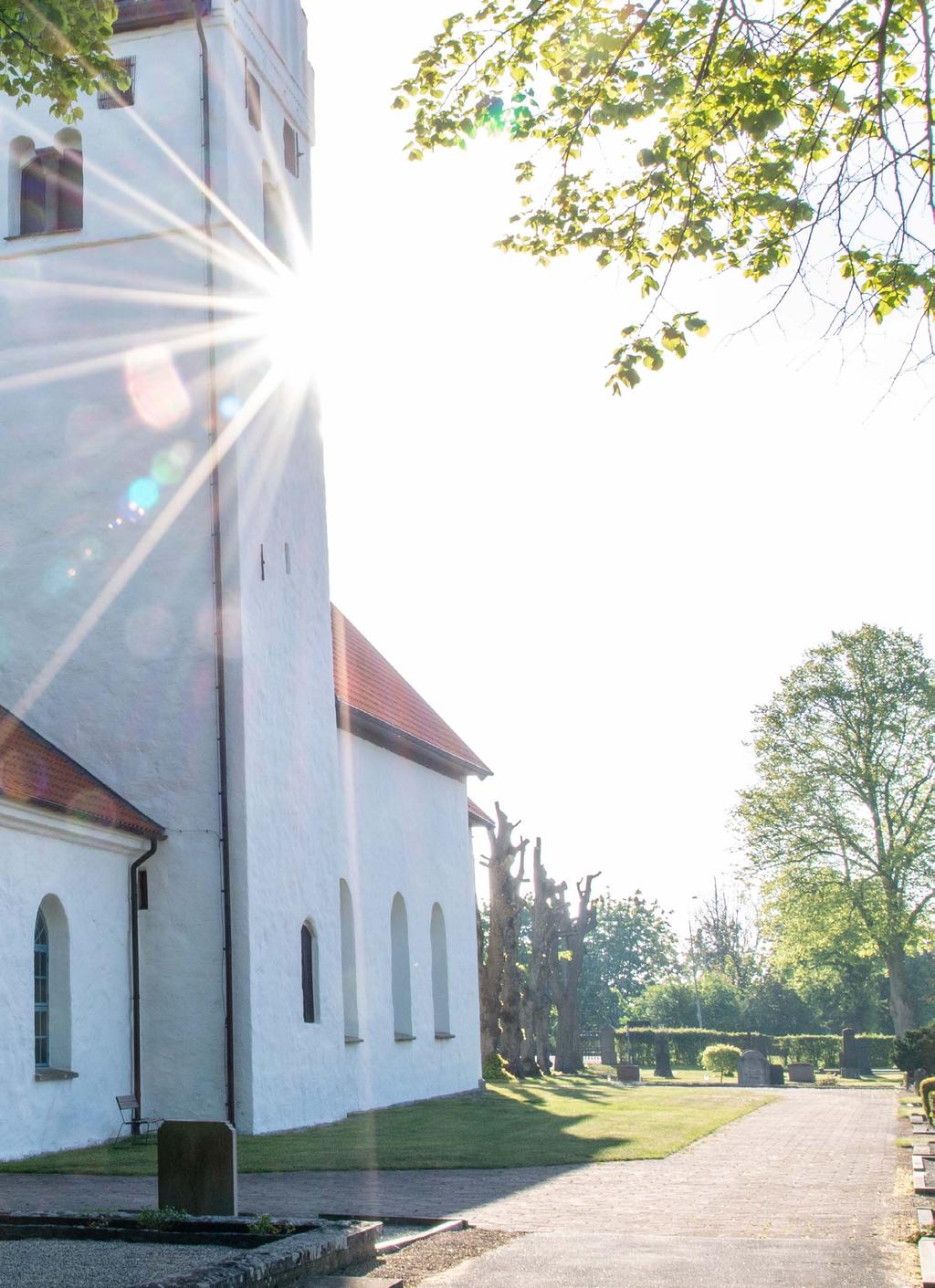 Semesterstängt? Studenternas sång om en ljusnande framtid skallar över gator och torg. Ungdomar ser fram emot sommarlovet. Vi andra tycker det är härligt att mörkret har fått ge vika för ljuset.