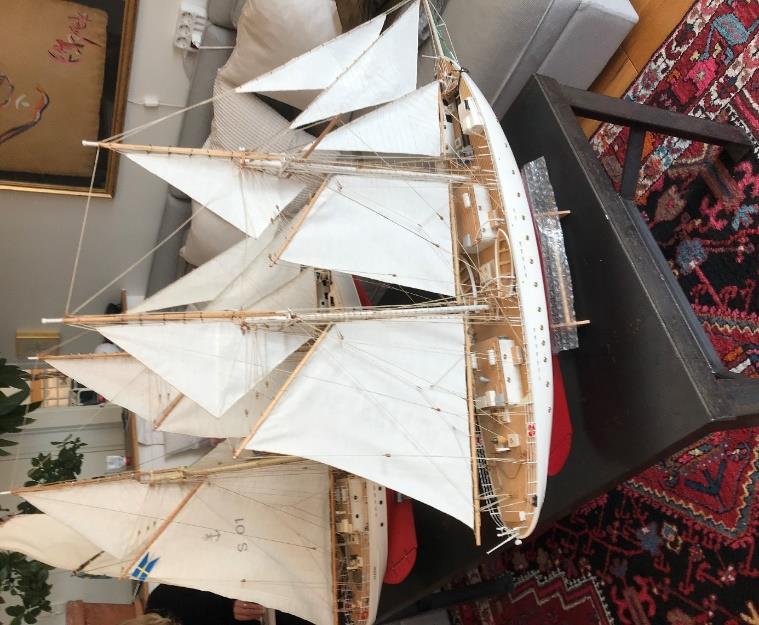 diostyrda, till salu hos sjökapten John Berlin, Lidingö. Det är Johns pappa som tillverkat de flesta modellerna antingen hemma eller med hjälp av åtta modellbyggare i Estland.