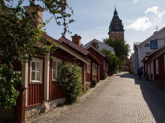 Strängnäs nästa gång. Staden har haft stort historiskt värde inte minst då det varit stiftsstad med domkyrka där Södermanlands biskop.