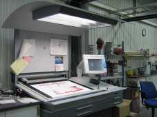 Theory Figure 13: The light table and the touch screen in connection with the printing press According to the printing press manufacturer Heidelberg Druckmaschinen AG, a Heidelberg Speedmaster CD