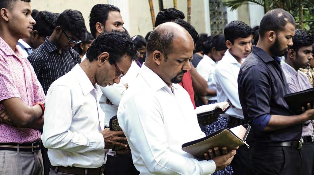 NYHETER FRÅN PINGST Nr 3 2020 Studenter vid Lanka Bible College på National Day i år. Till följd av corona har många svårt att betala sina avgifter.