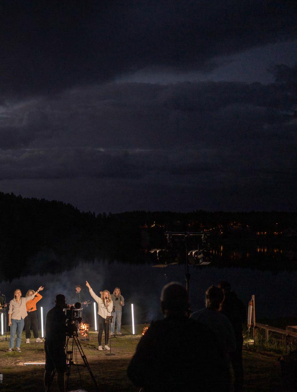 NYHETER FRÅN PINGST genom skärmen Foto: Levi Sunesson Samuel Hector och Johanna Alin var två av dem som ledde i