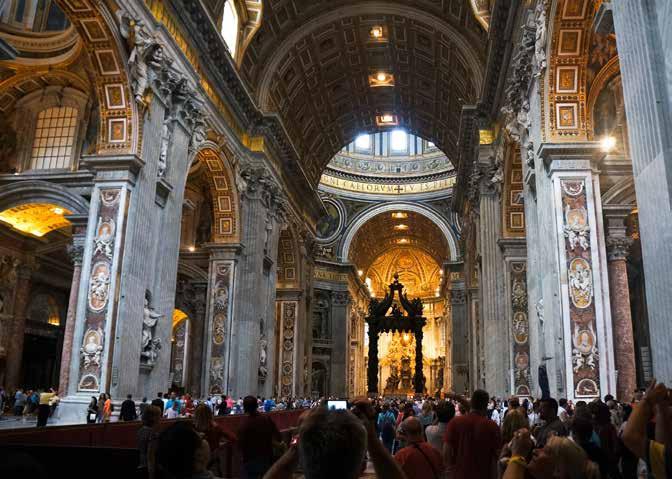 Världens största kyrka ligger i världens minsta stat. Peterskyrkan som den heter ligger i Vatikanstaten.