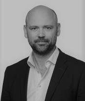 Peter Gustafson, styrelseledamot Peter har tidigare erfarenhet som partner vid Ice Capital Securities AB, som Direktör Corporate Finance och chef för fastigheter i Norden HSH Nordbank AG, partner på