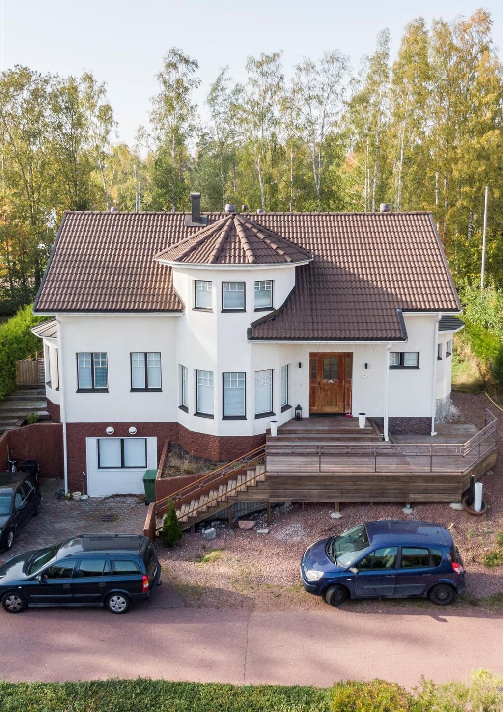 B ostadshus vid Marielundsvägen 3 i Mariehamn Rymligt och påkostat bostadshus från 2006 med våningsyta