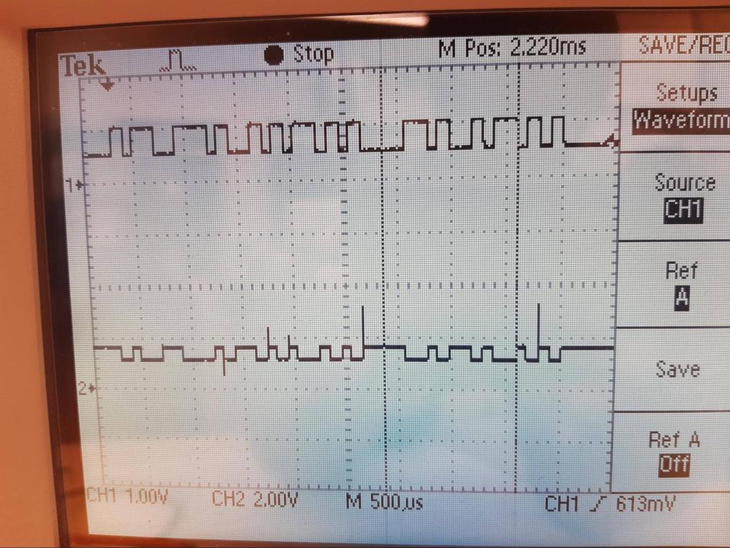 Figur 5.2: CANbus-signaler avbildad med ett oscilloskop 5.1.2 Test av RFID med MonkeyBoard Library RFID-modulen blev nästa komponent som utvecklades i låssystemet.