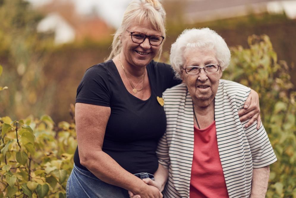 Särskilt boende När man inte längre klarar sitt ordinära boende med hemtjänstens insatser i hemmet kan kommunen erbjuda särskilt boende med tillgänglig personal dygnet runt.