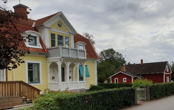 Pampiga äldre enbostadshus blandas med flerbostadshus