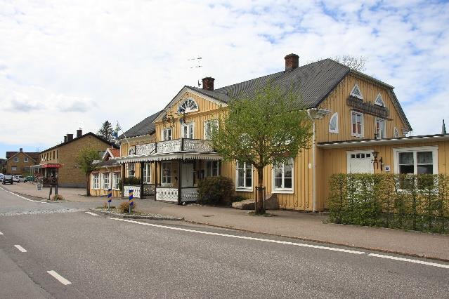 5 nätter Sida 2 av 8 Dag 1 Ankomst till Torup Till Torup reser du lätt med tåg eller buss. Ditt boende med anor från 1846 ligger centralt vid stationen i Torup.