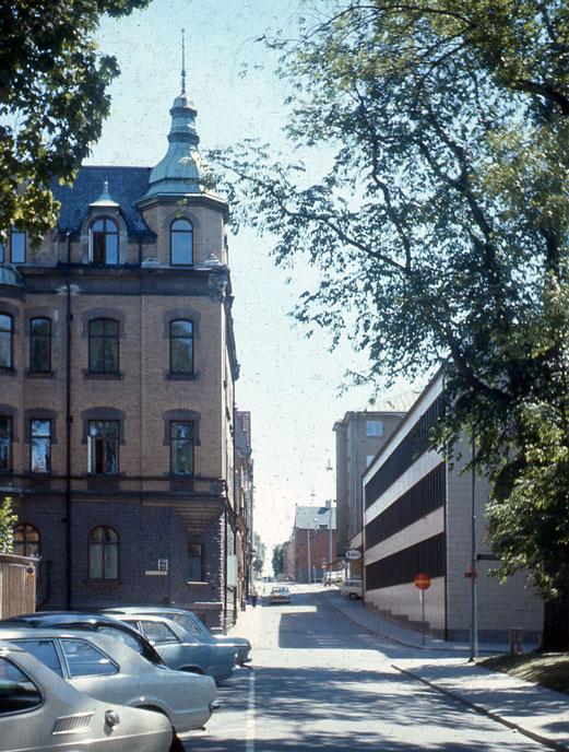 Ett levande bottenplan utmed Nya Rådstugugatan förväntas på sikt bli särskilt viktigt då Saltängen och Tegelängen, nu kallat Inre hamnen, bebyggs.