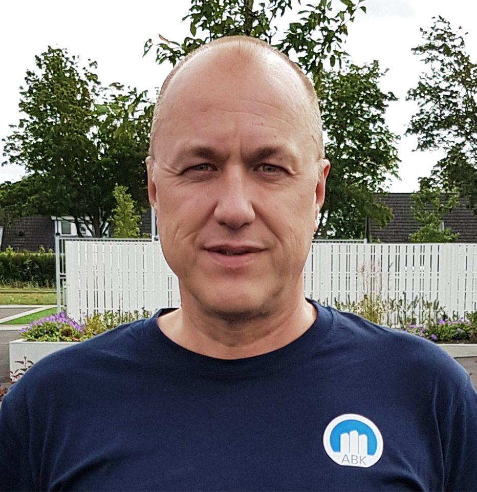 Ronny Blixt Ronny Blixt har sedan den 24 augusti anställts som fastighetsskötare på Långebro och Vilan. Tidigare har han arbetat som fastighetsskötare och i en jaktbutik.