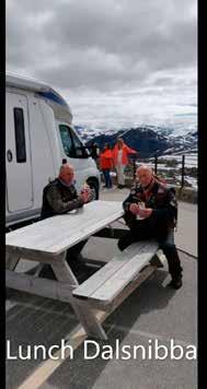 Flax har vi, det finns en camping precis vid färjelägret och en stuga ledig. Matstället intill hade världens största kebabrullar, mätta och belåtna somnade vi in i stugan.