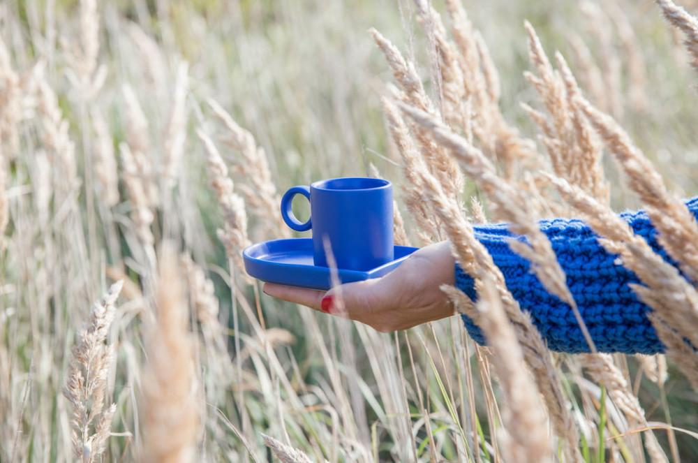 effekt. Pris espressokopp med fat: 129 SEK Pris kaffekopp: 129 SEK Färger: Beige, blå och grön BOWL RAY Sanddynorna i öknen möter storstadens funktionalitet.