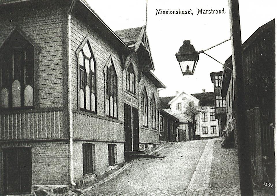 Sid. 5/7 Kvarngatan 9 Missionshuset till vänster och i fonden Kvarngatan 9 Missionshuset byggdes 1908.