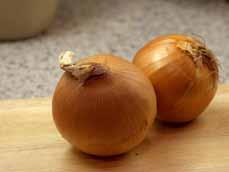 de andra grönsakerna mjuka i en stekpanna med hög kant. Lägg kycklingen i stekpannan och häll på grädden.