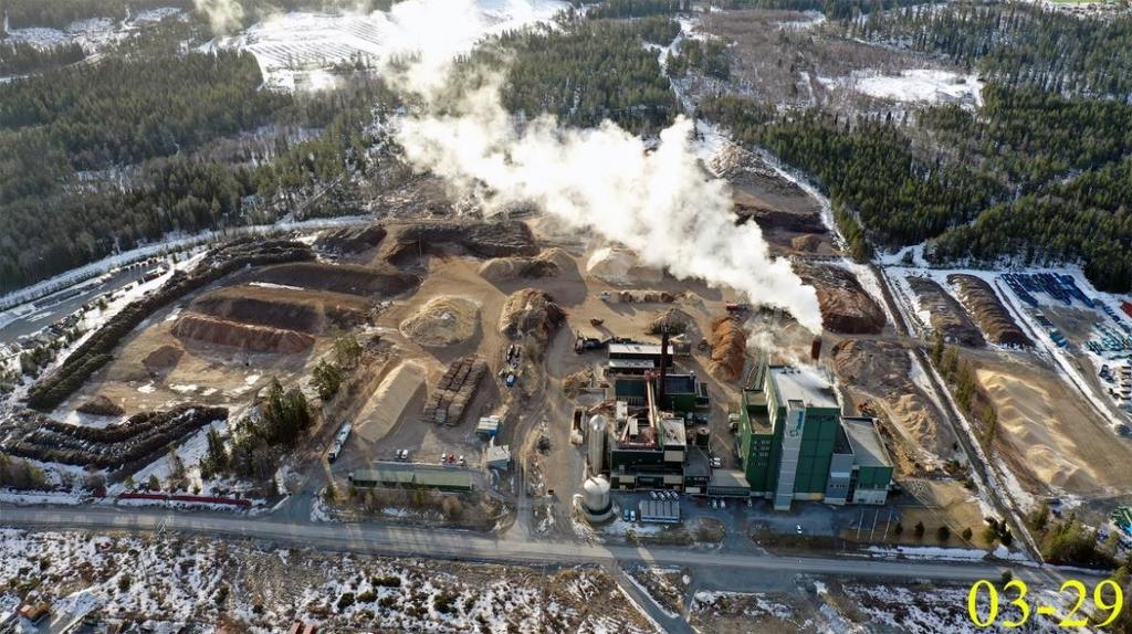 Figur 11. Översiktsbild över anläggningen med tillhörande bränslelagring. Utöver bränslet som hanteras på bränsleplanen så finns det 50 m 3 