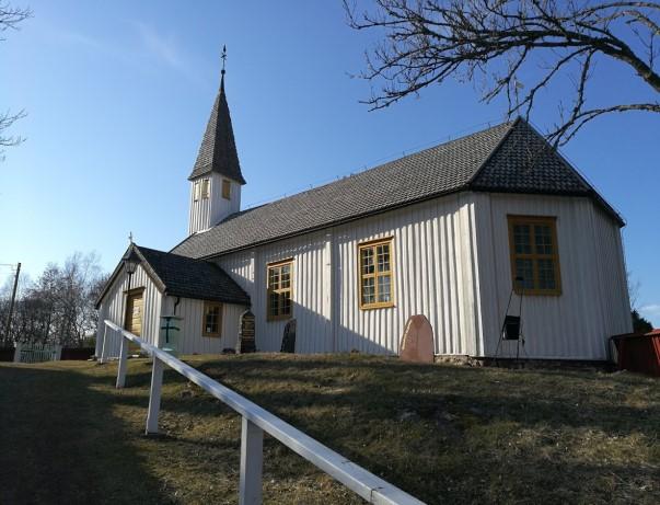 Vi träffas i kyrkan där det finns bra med utrymme.