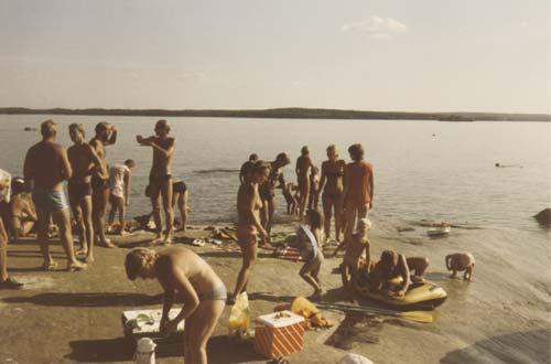 På berghällen vid fyren har vi Glipens playa.