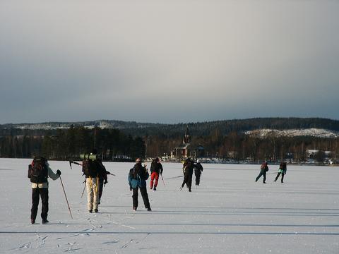 Turrapport 050123: Rämmen-Bosjön-Holmsjön-Lövsjön@Vänerskridsko Rämmen-Bosjön-Holmsjön-Lövsjön 23/1-05 I dag tog Per med oss på en tur över 4 st sjöar norr om Lesjöfors.