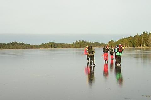 Turrapport 050115: Markvattnet-Lövåssjön@Vänerskridsko Markvattnet-Lövåssjön 15/1-05 Vi startade på Markvattnet o åkte söderut. Gick över till Lövåssjön (Suttertj ej bärig).