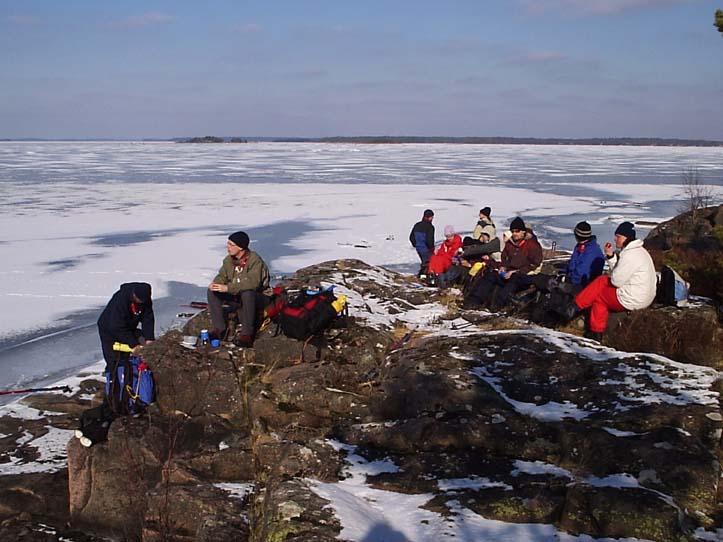 Turrapport 050305: Långön i strålande sol@vänerskridsko Var det öppet en bit bort,