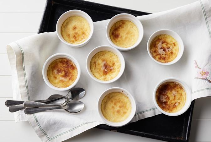 Grädda i ugn i 10 15 minuter. Låt muffinsen svalna lite innan de serveras. BUSENKEL CRÈME BRÛLÉE 12 STYCKEN 3 st ägg 3 dl Skånemejerier Vispgrädde 3 msk rörsocker Sätt ugnen på 200 C.