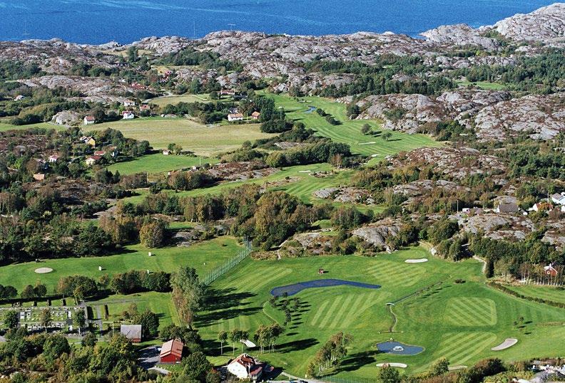 Utmanande avslutning på Lakes Course, som här på 17:e hålet och längre fram 18:e in till klubbhuset Vi välkomnar alla medlemmar i Golfjournalisterna till vårupptakten som i år spelas på