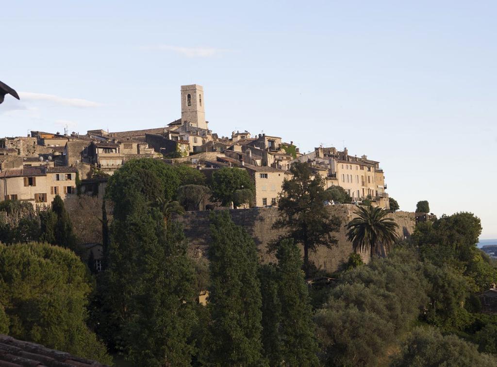 16 NICE 5 x utflykter St Paul de Vence Konstnärsstaden Saint Paul de Vence är en av de ljuvligaste utflykterna från Rivieran. Provence ser aldrig vackrare ut än så här.