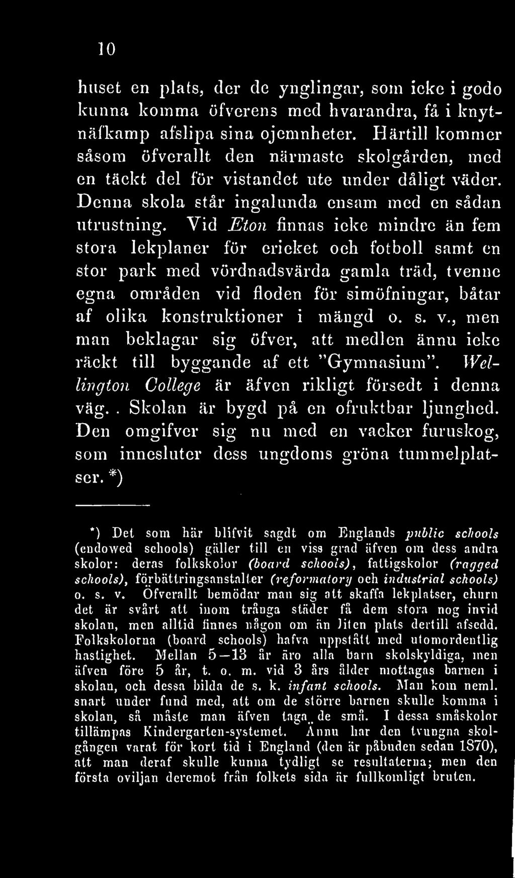 . Skolan är bygd på en ofruktbar ljunghed. Den omgifver sig nu med en vacker furuskog, som innesluter dess ungdoms gröna tummelplatser.