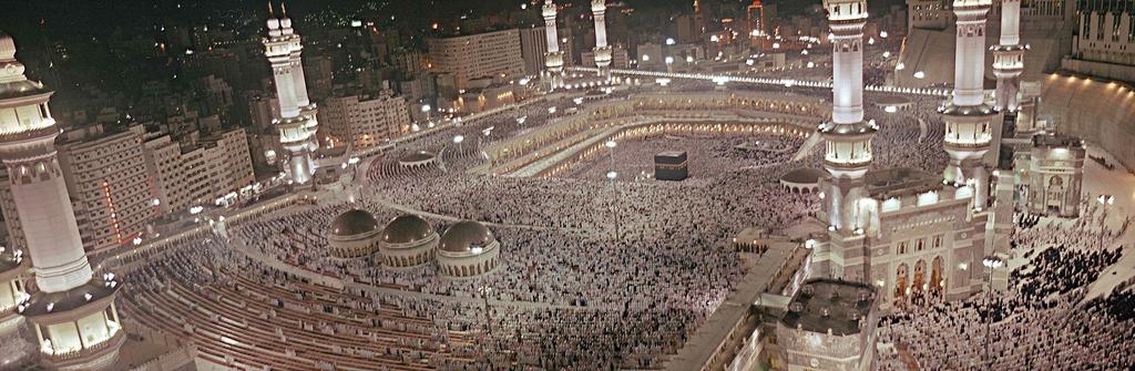 Vallfärden - Hajj Varje år besöks Mekka av pilgrimer från alla världens hörn. Detta för att utföra en obligatorisk handling. Man skall utföra vallfärden en gång under sitt liv.