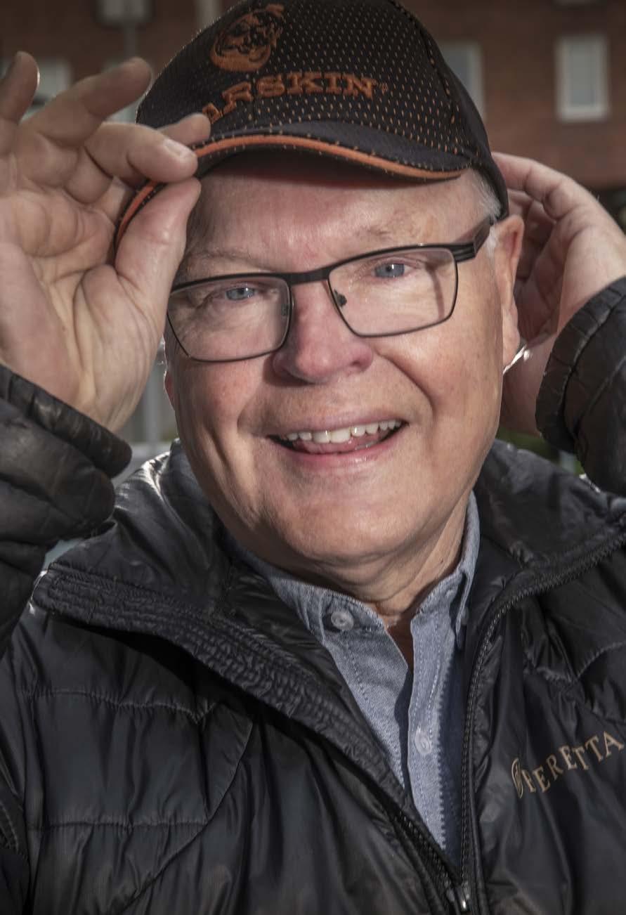 Thomas Gustavsson 73 år, Rävlanda 046 047 Arbetat som fastighetsskötare och fackligt förtroendevald En kompis jobbade på Bostadsbolaget, utomhus. Han var brun, och jag vit som ett lakan.