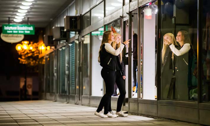 Spara till en dröm... Bestäm dig för något du verkligen vill ha eller göra. Då är det lättare att komma igång att spara. Men spara först ihop till en buffert för oförutsedda utgifter.