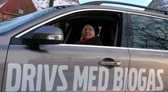 Men vid första besöket på gasmacken fick jag hjälp av en annan bilist som tankade samtidigt och efter det har det bara varit att tuta och köra. Var mackarna ligger lär man sig efter hand.