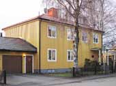 Trots denna förändring ett av stadens få välbevarade funkishus. J D Sundberg 1935. Uven 12. Kungsgatan 139 Flerbostadshus från 1940-talet. Spegelvänd planlösning kring en brandvägg i husets mitt.